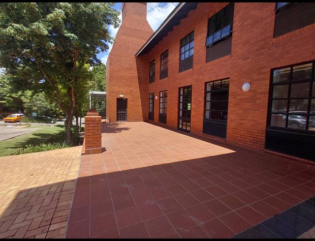 364M² OFFICE TO LET IN LYME PARK